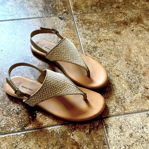 Time and Tru memory foam sandals, women’s size 8.5